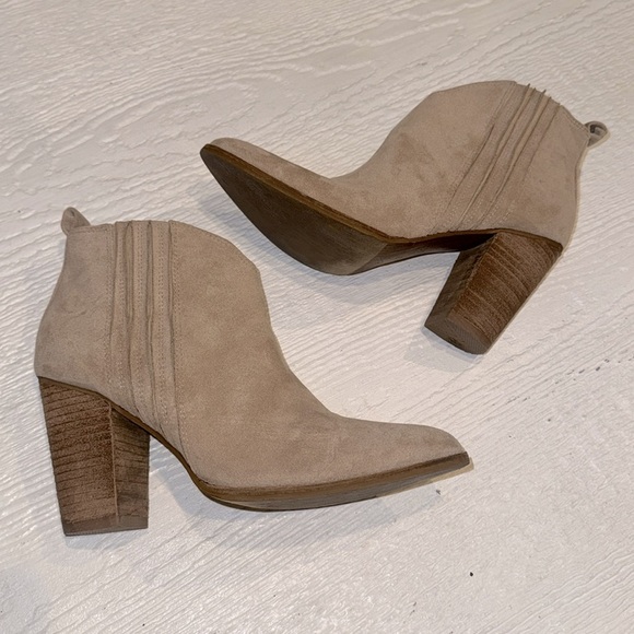 Beast Fashion Tan Suede Ankle Boots Size 9 Like NEW - Picture 6 of 9